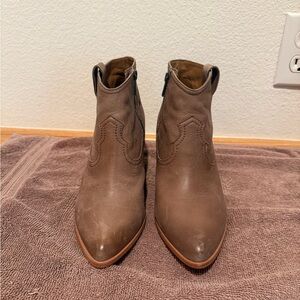 Women’s Frye Leather Ankle Boots - Taupe, Size 7.5, Gently Used
